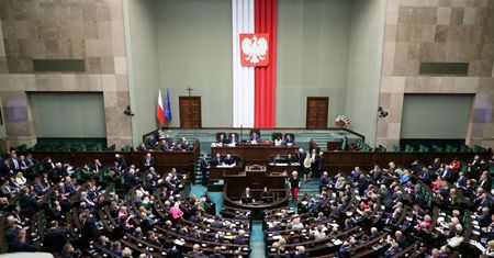 KRS odrzuciła wniosek. Posłowie są w kropce?