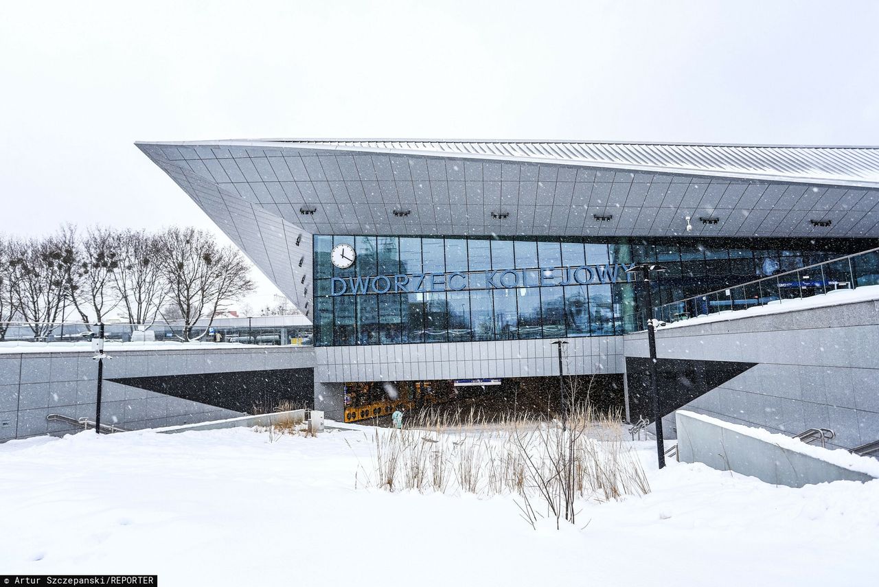 Kolejne problemy z inwestycją za prawie 100 mln. Nie działają drzwi