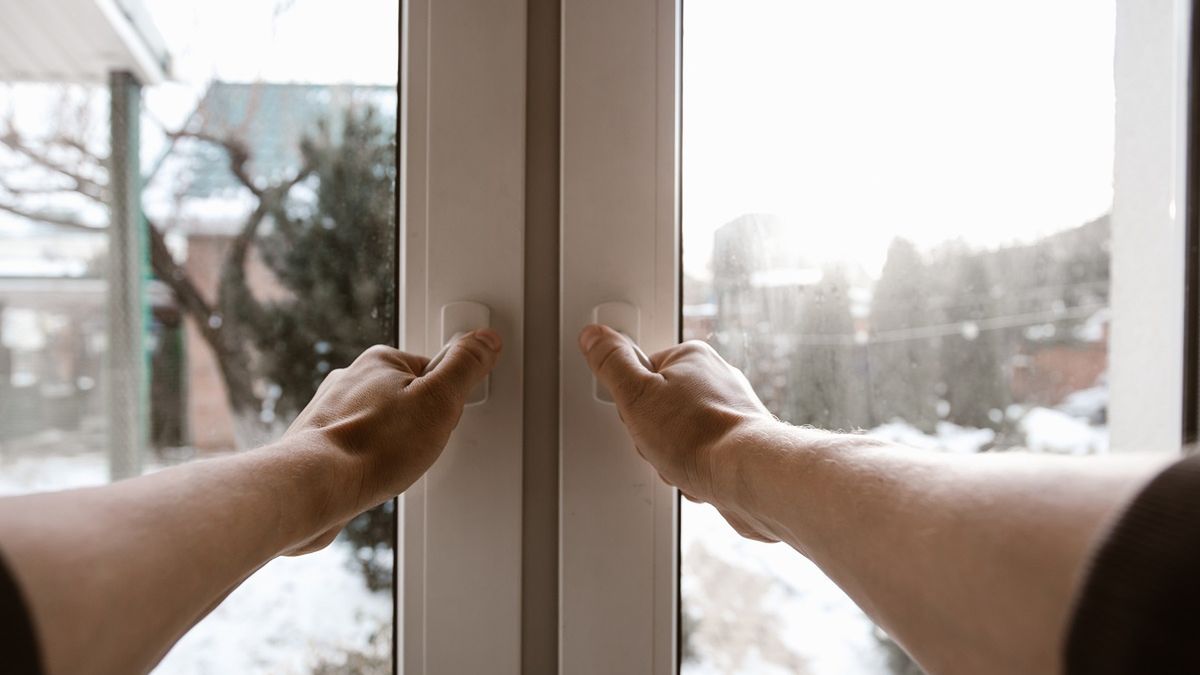 Otwieranie okien, gdy w powietrzu jets smog, to kiepski pomysł.