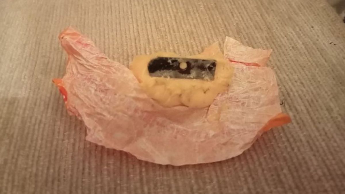 Lindsey Dickinson znalazła w cukierkach przyniesionych przez dzieci niebezpieczny przedmiot