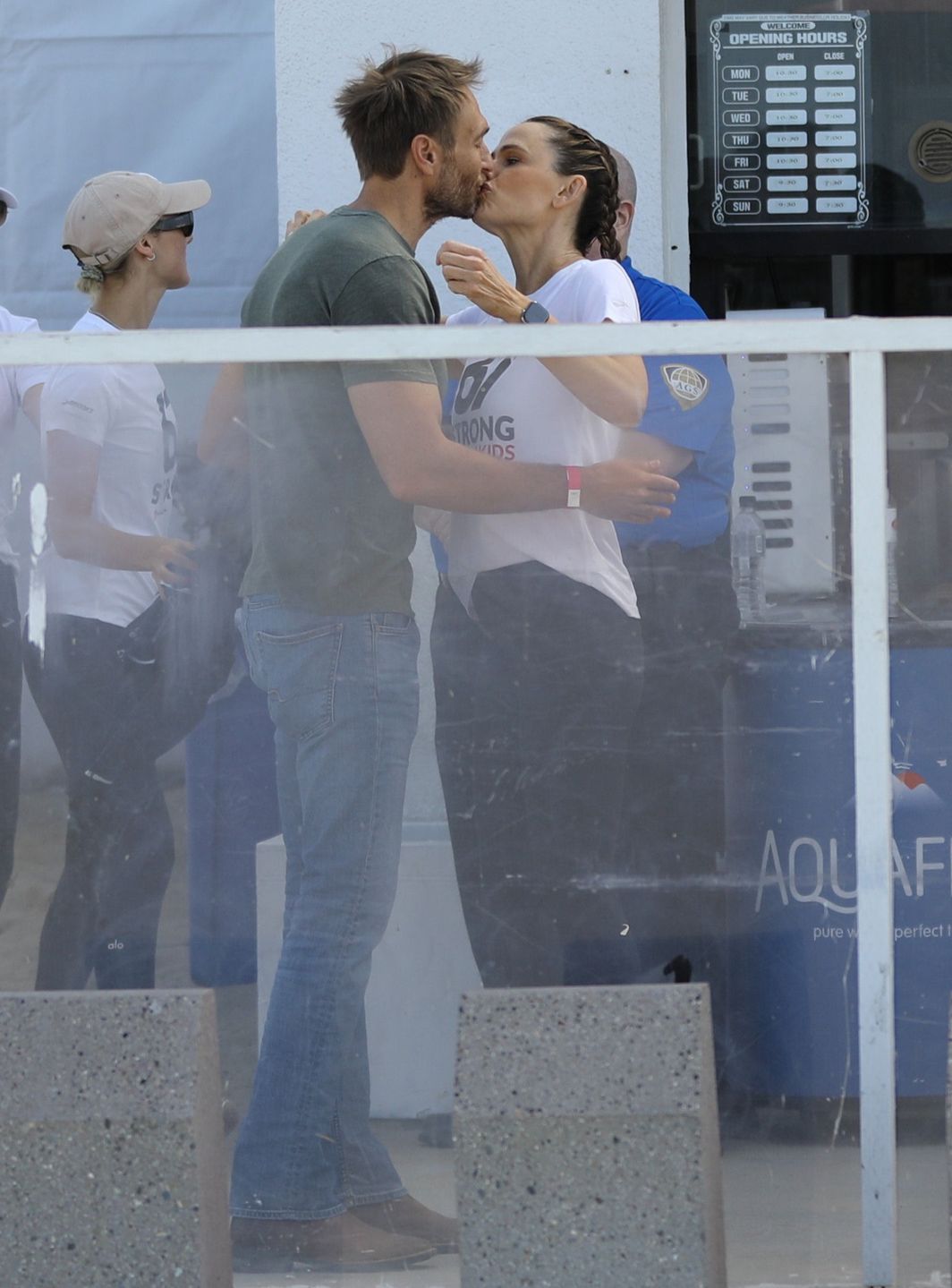 PREMIUM EXCLUSIVE Jennifer Garner kissing supportive Boyfriend at charity for kids event
Juliano / X17 / Forum
braid, charity, kissing, love