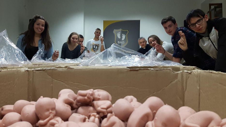 Figurek używa się podczas rekolekcji i katechez w całej Polsce