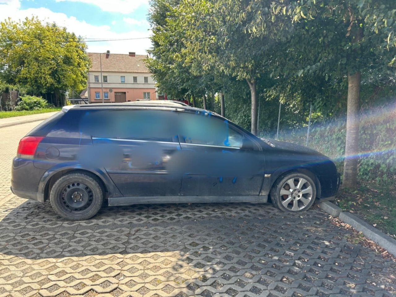 Gostyń: Chuligan odpowie za pomalowanie auta na jednym z parkingów