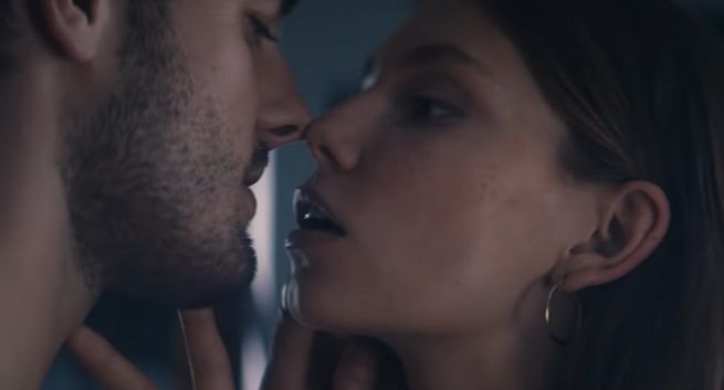 Kaufland w stylu „365 dni” reklamuje produkty roślinne (wideo)