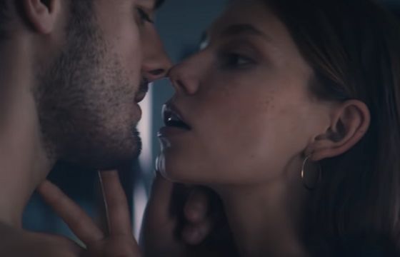 Kaufland w stylu „365 dni” reklamuje produkty roślinne (wideo)