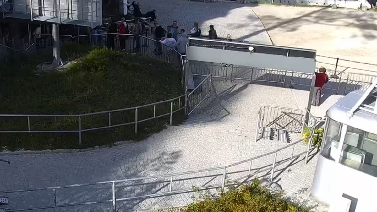 Kolejka do wejścia na kolejkę na Kasprowy Wierch - 11 października 2023