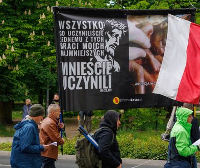 Protesty pod szpitalem w Gdańsku. Starły się dwie frakcje