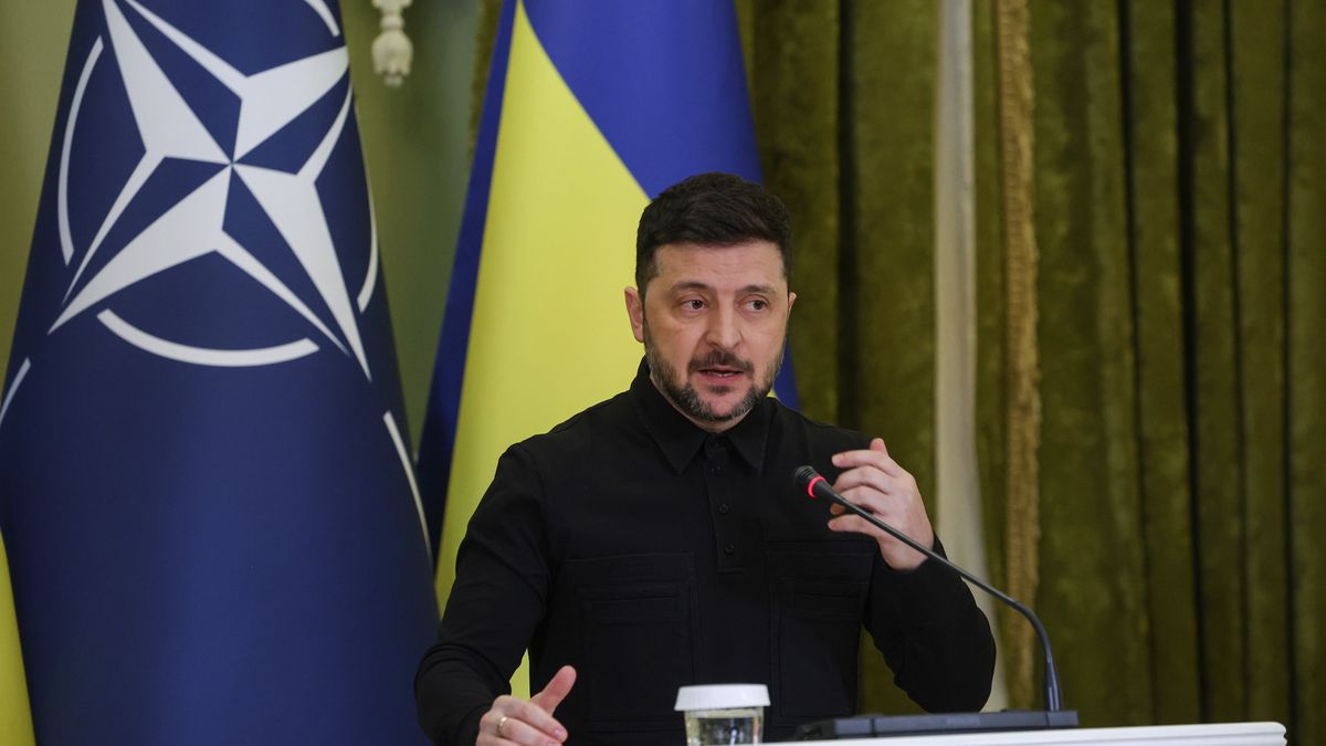 Kijów, Ukraina, 03.02.2026. Prezydent Ukrainy Wołodymyr Zełenski podczas wspólnej konferencji prasowej z sekretarzem generalnym NATO Markiem Rutte po spotkaniu w Kijowie, 3 bm. (jm) PAP/Victor Kovalchuk