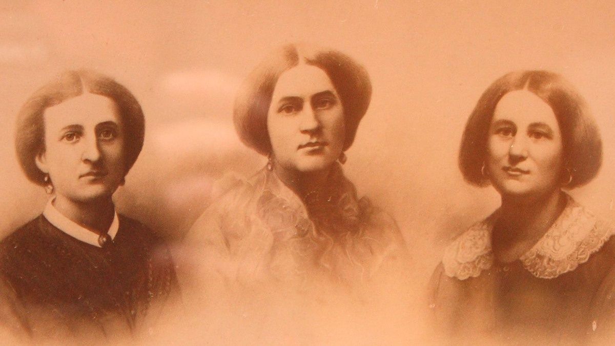 Kate, Maggie i Leah Fox na historycznym zbiorowym portrecie. Fragment reprodukcji.