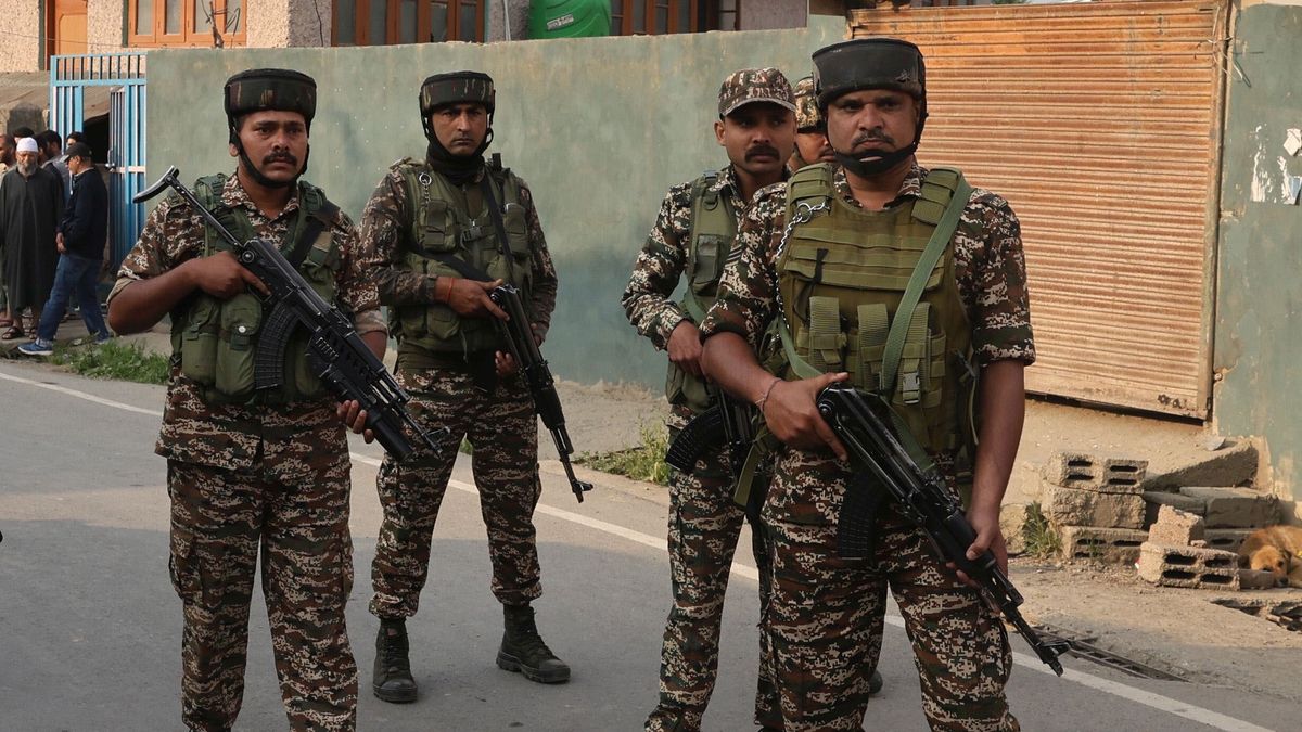 Indyjskie służby bezpieczeństwa monitorują ulice