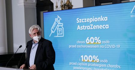 Makowski: "Doktorant z AstraZenecą. Absurd akademickich wczesnych szczepień" [OPINIA]