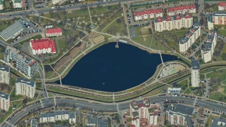 Warszawa. Czy propozycje w budżecie obywatelskim nie powinny być staranniej weryfikowane - zastanawiają się mieszkańcy Pragi-Południe. Zwyciężyły bowiem w głosowaniu dwie identyczne propozycje.Teraz nie wiadomo, czy będą dwie tężnie solne obok siebie, dwie w różnych lokalizacjach, czy jedna za 700 tysięcy złotych, czyli za sumę kosztów obu