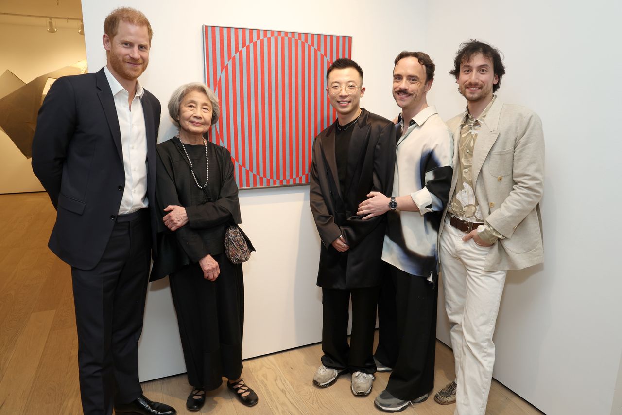 NEW YORK, NEW YORK - DECEMBER 04: Sentebale Co-Founding Patron Prince Harry, The Duke of Sussex with Rakuko Naito, Nolan Fang, Edward Mccabe, and Ki Smith pose in front of Rakuko Naito's artwork at 'Friend': A Survey of Op Art and Minimalism by Ki Smith Gallery in support of Sentebale. The evening celebrated the exhibit that features a collection of works by pioneers of Minimalism and Op Art alongside contemporary artists which will open to the public at the New York City-based gallery on December 14. Sentebale works with children and young people in Southern African on sustainable solutions for health, wealth creation and climate resilience. (Photo by Kevin Mazur/Getty Images for Ki Smith Gallery & Sentebale)