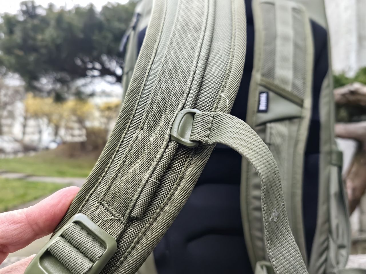 Thule Chasm 26l - regulacja paska piersiowego