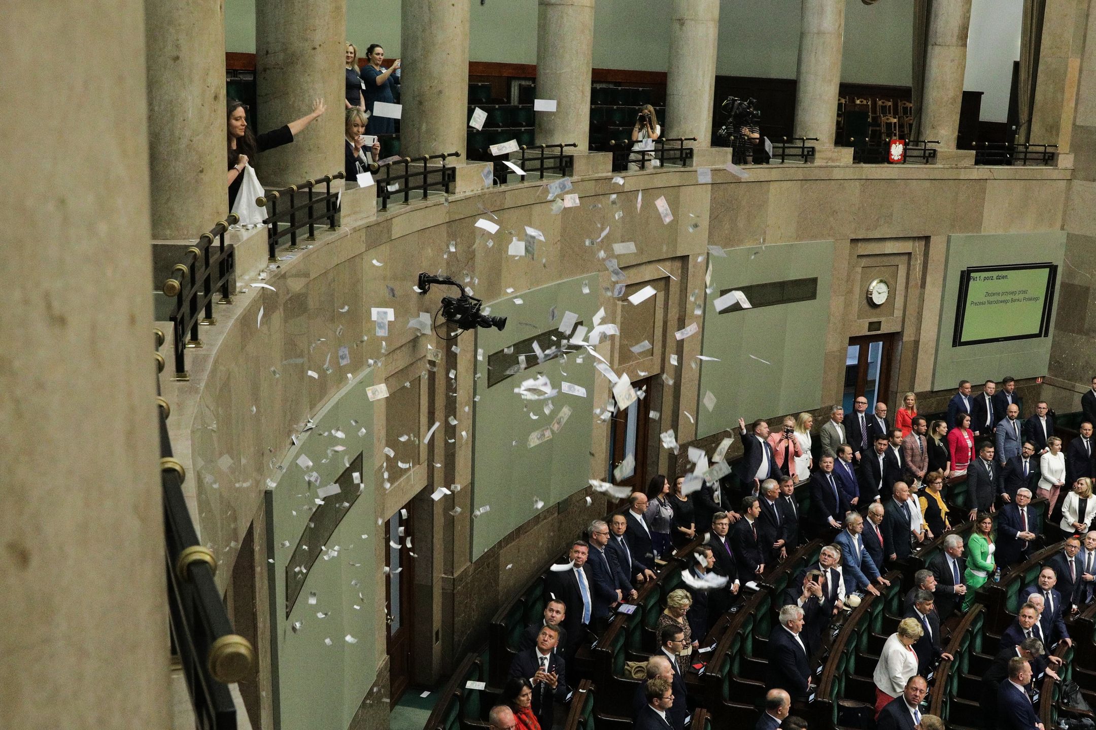 Klaudia Jachira podczas zaprzysiezenia prezesa nbpWarszawa 22.06.2022. 57. Posiedzenie Sejmu IX kadencji. Zaprzysiezenie prezesa NBP. N/z Klaudia Jachira.,Image: 701836071, License: Rights-managed, Restrictions: , Model Release: no, Credit line: Andrzej Hulimka / ForumAndrzej Hulimka / Forumsejm, parlament, galeria, straz marszalkowska, ulotka, ultoki, smieci, akcja, happening, category_code_pol