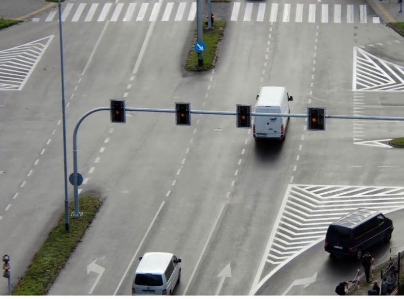 STOP! - Czerwone światło. Policja sprawdzała kierowców z drona