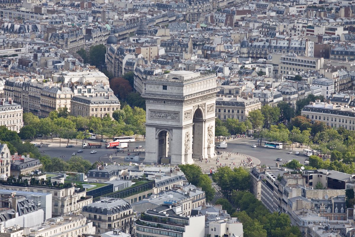 Paryż ma problem z inwestorami oferującymi turystom wynajem krótkoterminowy 