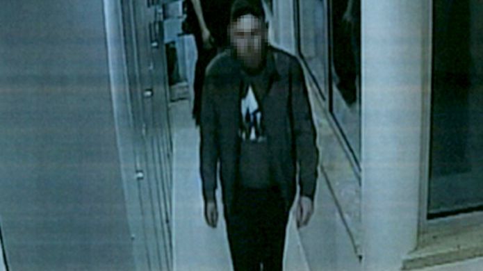 Stopklatka z nagrania kamery na lotnisku