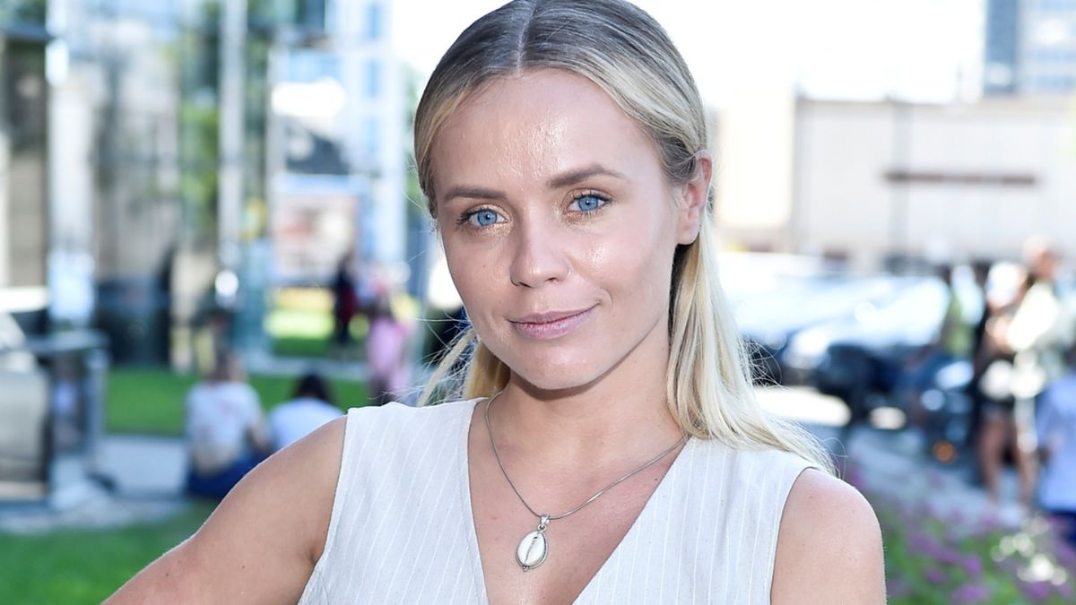 fot. AKPA
bransoletka, czerwiec 2019, makijaż, makijaż beżowy, odrosty, rysunek na skórze, See Bloggers, Anna Skura