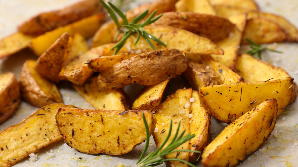 Pieczone ziemniaki z rozmarynem i czosnkiem