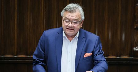 Łącki zapytany o aferę w szpitalu. "Niech rzuci kamieniem"