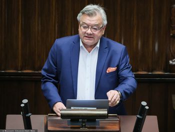 Łącki zapytany o aferę w szpitalu. "Niech rzuci kamieniem"