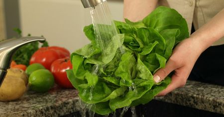 Uczymy dobrych nawyków – mycie owoców i warzyw