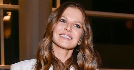 Anna Lewandowska przypomina o meczu reprezentacji Polski, pozując w kurtce za 11 tysięcy złotych (FOTO)