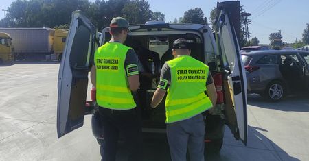 Dwaj Ukraińcy wydaleni. Pomagali Afgańczykom przekroczyć granicę
