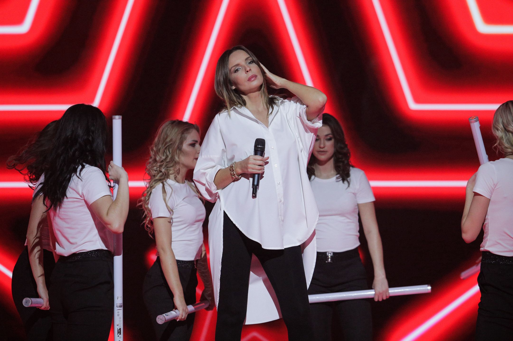 Ciężarna Agnieszka Włodarczyk na planie "Jaka to melodia"