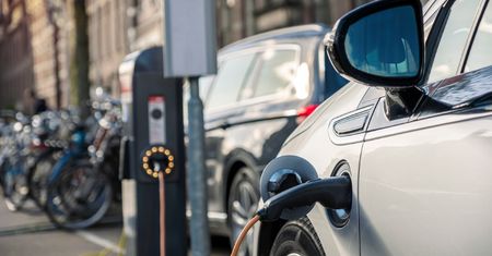 Produkcja elektryków przestaje się opłacać. Powodem ceny prądu