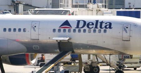 Delta Airlines: 460 osób z zakazem lotów. Powód związany z pandemią