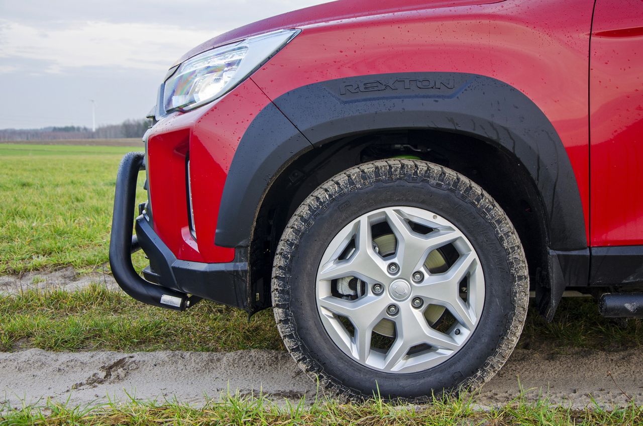 SsangYong Musso Grand z akcesoriami