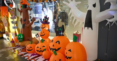 "Uśmiech Jokera". Niebezpieczny trend na Halloween. Rodzice muszą uważać