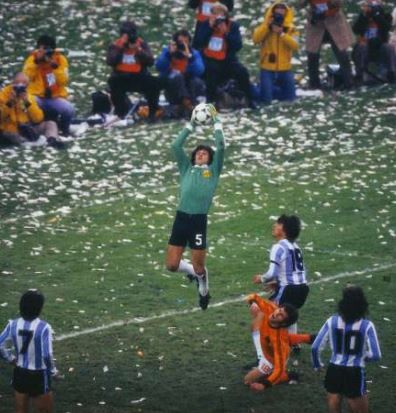 Ubaldo Fillol w meczu mistrzostw świata przeciwko Holandii w 1978 r.