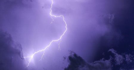 W każdy samolot raz do roku trafia piorun, ale to nic takiego