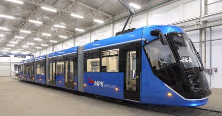 Wrocław. Pierwsza Skoda wróciła po remoncie. Tramwaj zmienił się nie do poznania