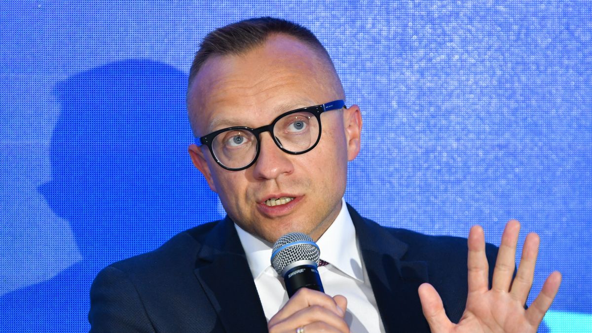 Gdynia, 21.06.2022. Sekretarz stanu w Ministerstwie Finansów Artur Soboń podczas panelu "Na jakie wyzwania powinni przygotować się przedsiębiorcy w najbliższych latach w kontekście wychodzenia z pandemii i wojny na Ukrainie?" w drugim dniu V edycji Forum Wizja Rozwoju, 21 bm. w Gdyni. Wydarzenie jest miejscem spotkań i merytorycznej dyskusji o perspektywach i kierunkach rozwoju polskiej gospodarki. (mr) PAP/Adam Warżawa