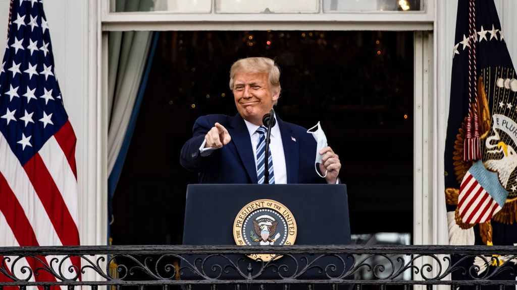 Donald Trump chwali się, że jest odporny na koronairusa