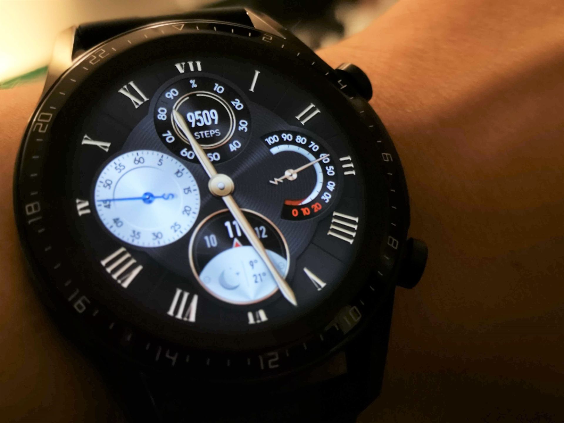 Jak działa smartwatch? Wyjaśnienie połączenia ze smartfonem i internetem 2