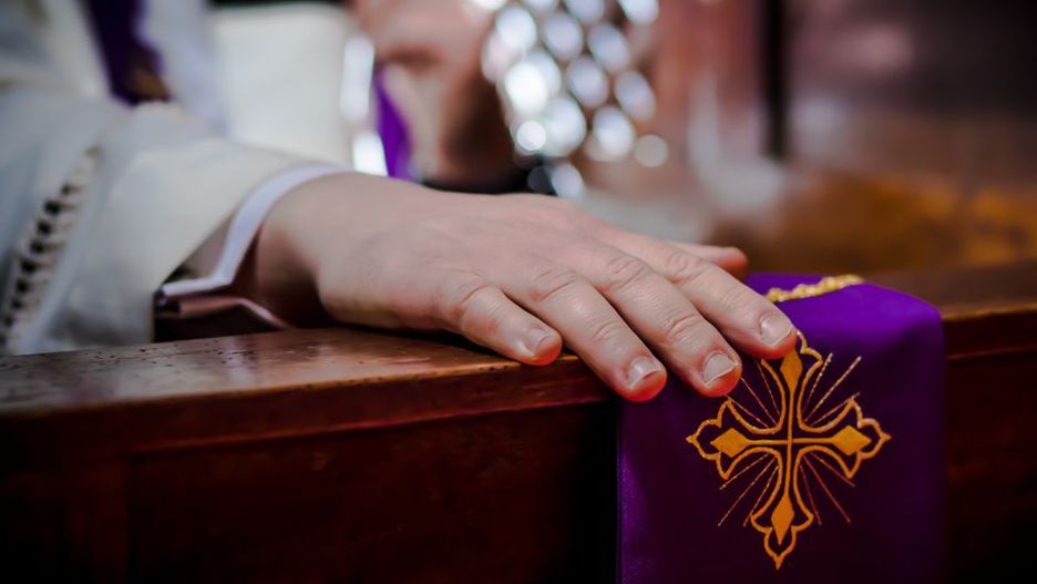 Ksiądz miał uderzyć dziecko za dotykanie jego gitary. Pokrzywdzonych może być jednak więcej