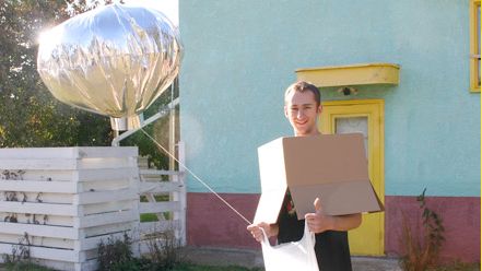 Idealny strój na Halloween? Oczywiście chłopiec w balonie! (wideo) 1