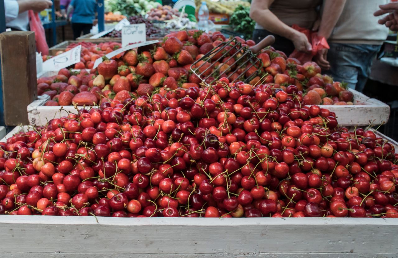 How to check if cherries have worms?