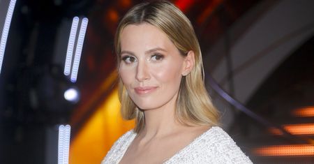 Agnieszka Hyży cała na biało. Podkreśliła kreacją ciążowy brzuszek