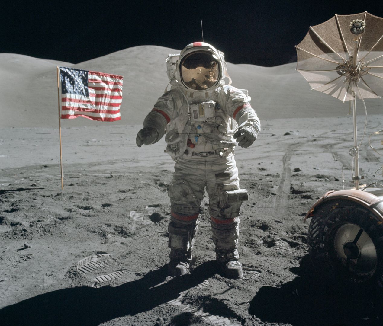 Apollo 17. Na zdjęciu Eugene Cernan na Księżycu. To ostatni astronauta, który chodził po powierzchni Srebrnego Globu