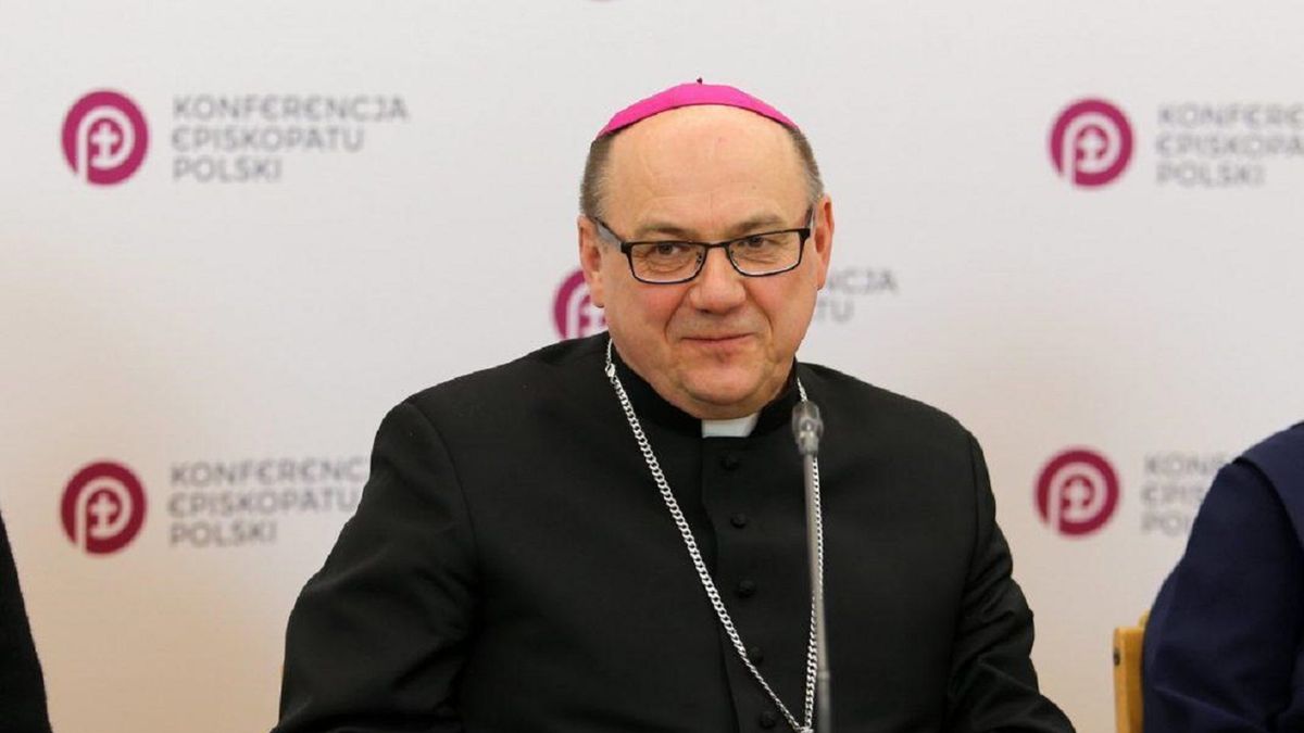 Bp Jacek Kiciński zauważa problemy polskiego życia zakonnego i duchownego.