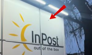 "Proszę, tylko nie ta". Aż zaczęła nagrywać przed paczkomatem