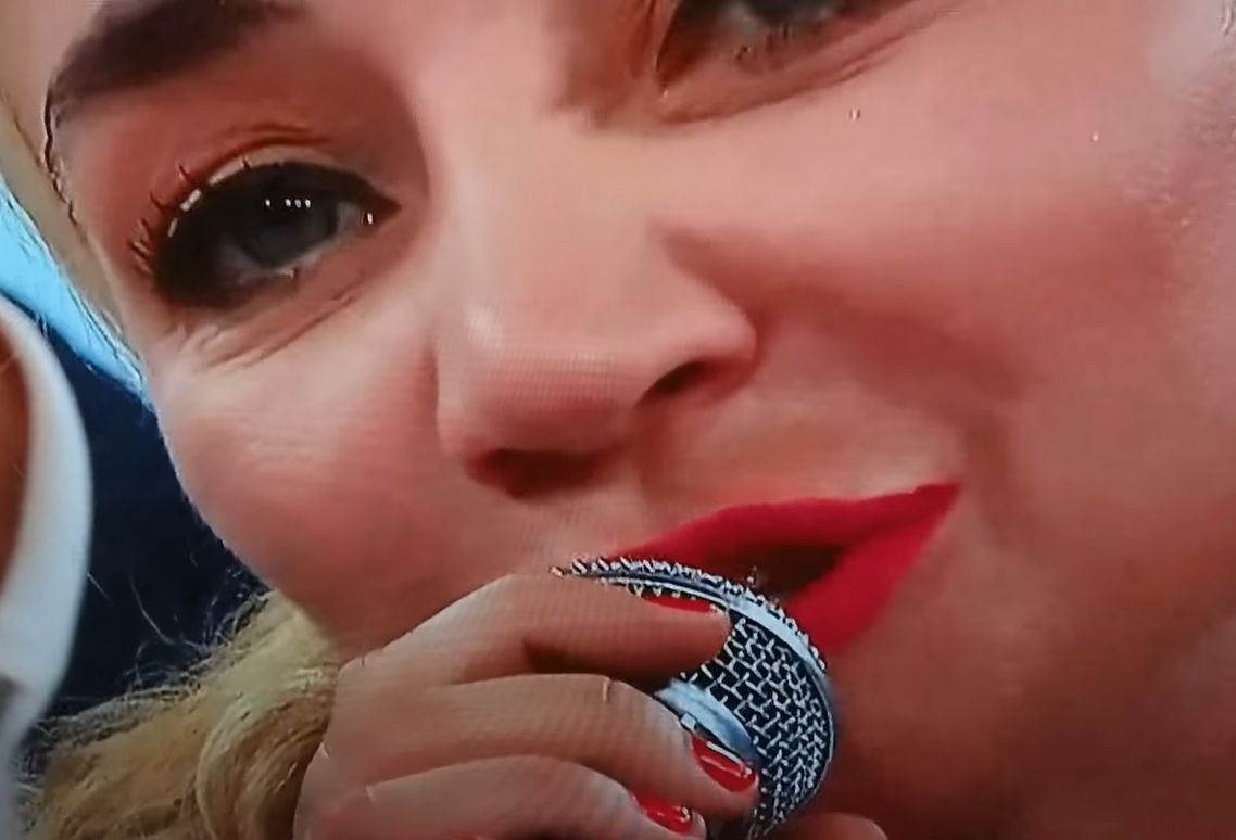 Lidia Kopania masakruje hymn na gali boksu