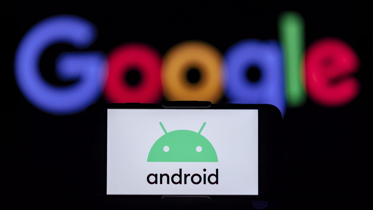 INDIA - 2023/02/11: In this photo illustration, the logo of an android is seen displayed on a mobile phone screen with a google logo in the background. (Photo Illustration by Idrees Abbas/SOPA Images/LightRocket via Getty Images)