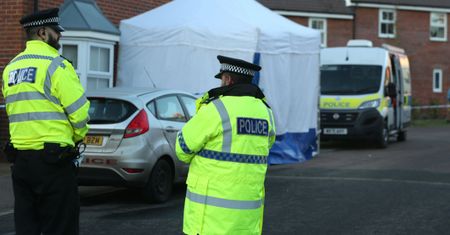 Tragedia w Wielkiej Brytanii. Policja znalazła w domu cztery ciała. Wśród nich Polak i jego dwie córki